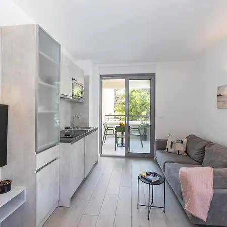 Beachfront - Srzic 3*