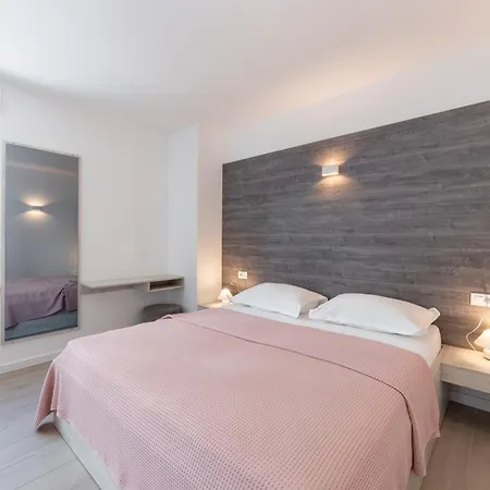 Beachfront - Srzic 3*