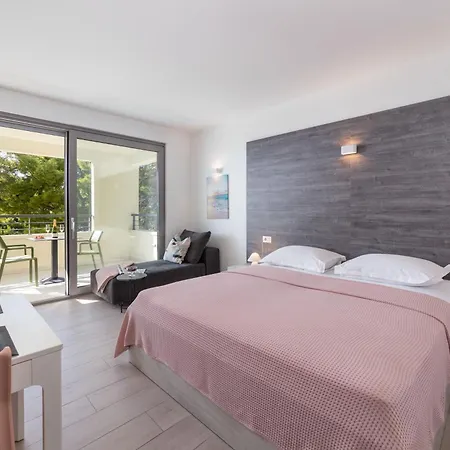 Beachfront - Srzic 3*